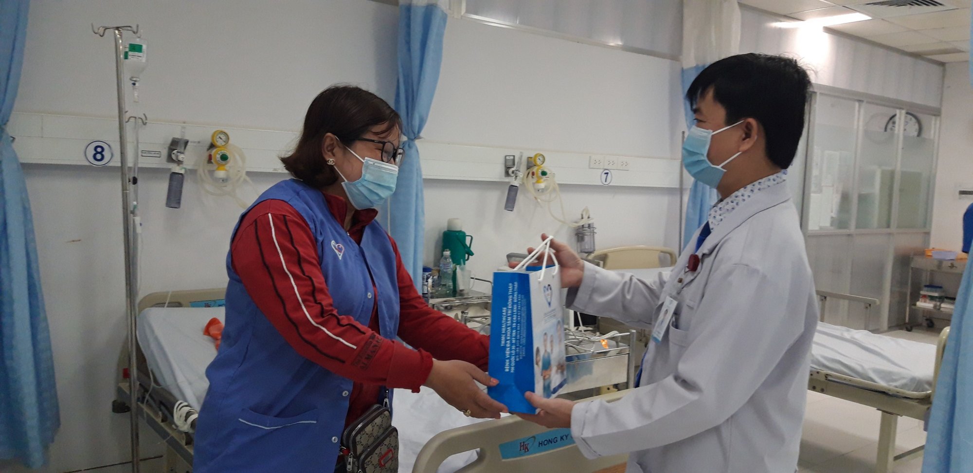 Ban giám đốc Bệnh viện Tâm Trí Đồng Tháp chúc tết bệnh nhân