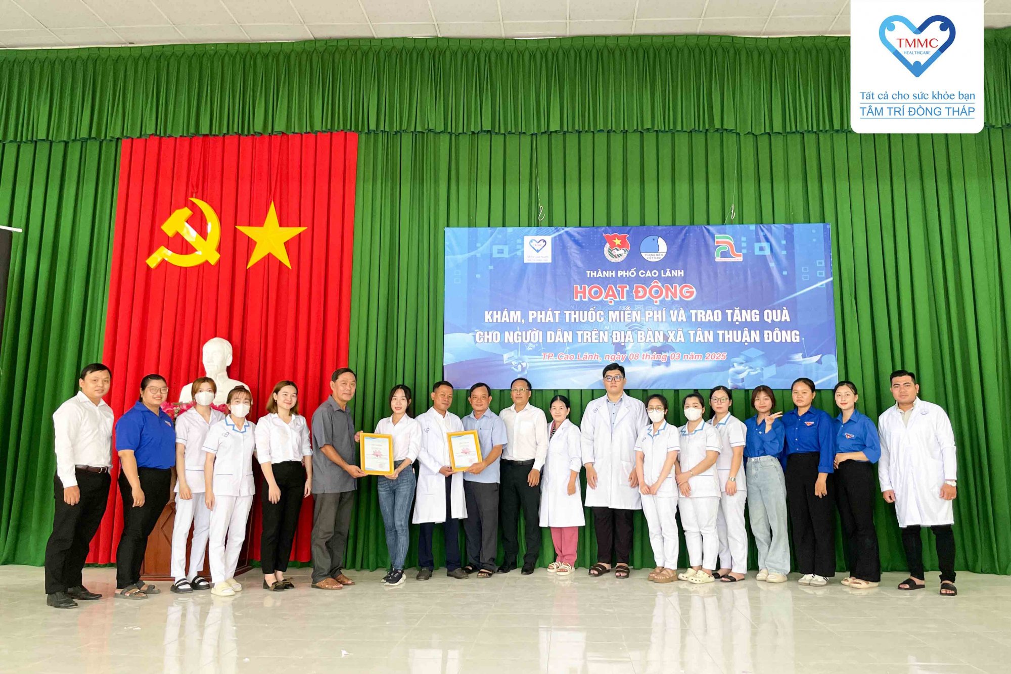 Hoạt động khám bệnh, cấp thuốc miễn phí và tặng quà cho người dân xã Tân Thuận Đông, Tp Cao Lãnh