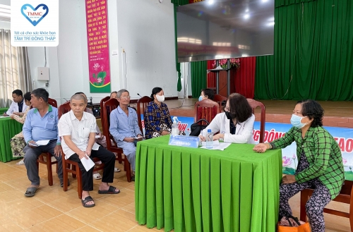 Hoạt động khám bệnh, cấp thuốc miễn phí cho người dân xã Bình Thành, huyện Thanh Bình