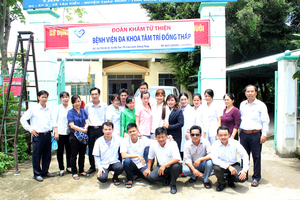 Khám bệnh từ thiện nhân Kỷ niệm 129 năm Ngày sinh Chủ tịch Hồ Chí Minh