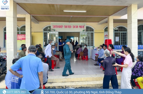 Hoạt động khám bệnh, cấp thuốc miễn phí cho người dân phường Mỹ Trà, tỉnh Đồng Tháp