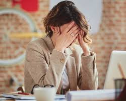 7 dấu hiệu nguy hiểm từ những cơn đau đầu bất thường