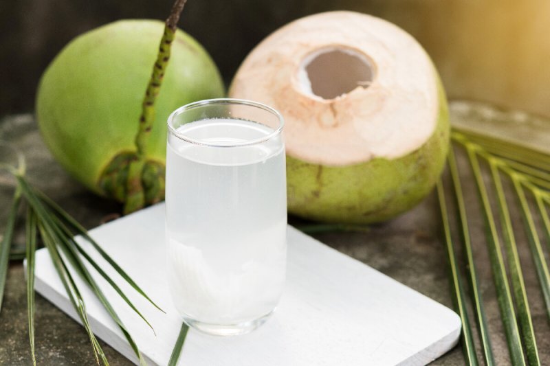 uong-nuoc-dua-sinh-con-da-trang