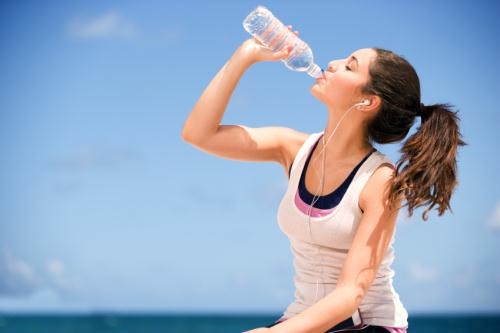 Tự hủy hoại sức khỏe của mình vì uống nước sai cách
