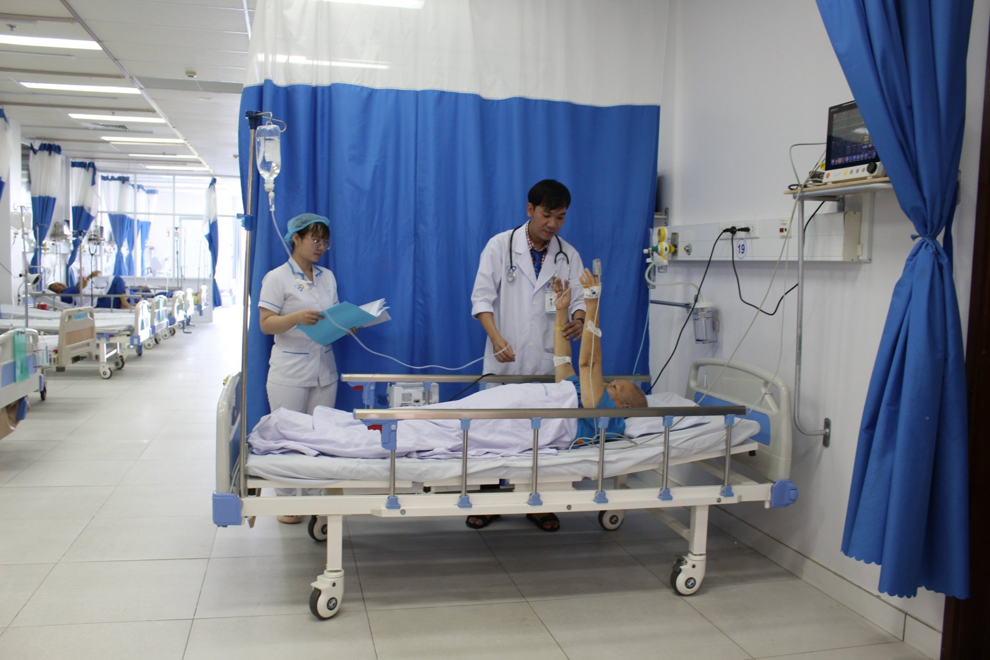 Cấp cứu thành công bệnh nhân bị đột quỵ lớn tuổi có nhiều bệnh nền