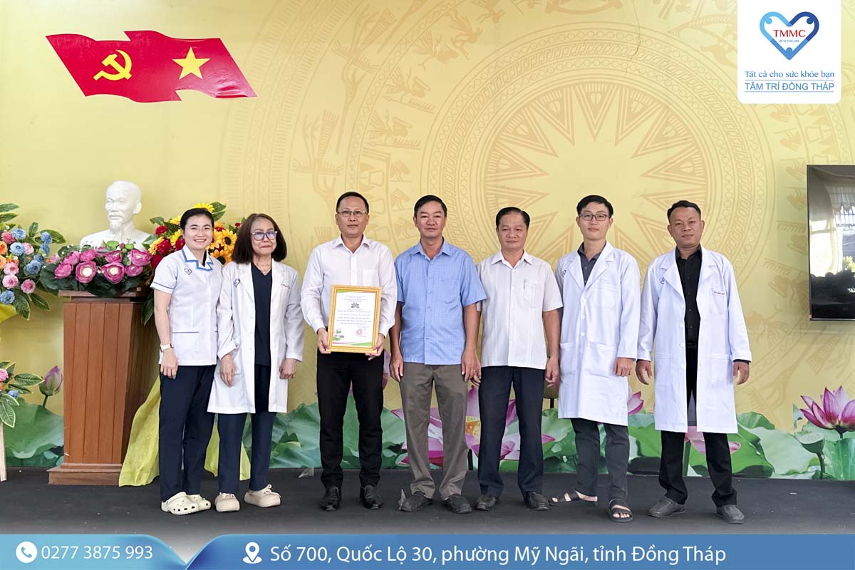 Hoạt động khám bệnh và cấp thuốc miễn phí cho người dân phường Mỹ Trà