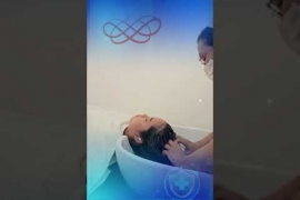 Có nên gội đầu sau sinh hay không?
