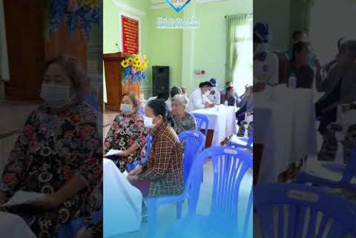 Hoạt động khám bệnh, cấp thuốc miễn phí và tặng quà cho người dân xã Hòa Long, huyện Lai Vung