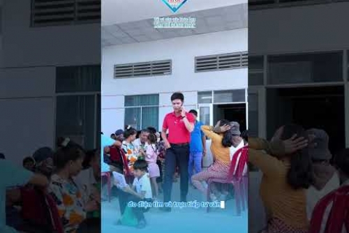 Hoạt động khám và cấp phát thuốc miễn phí cho người dẫn xã Phương Thịnh, tỉnh Đồng Tháp